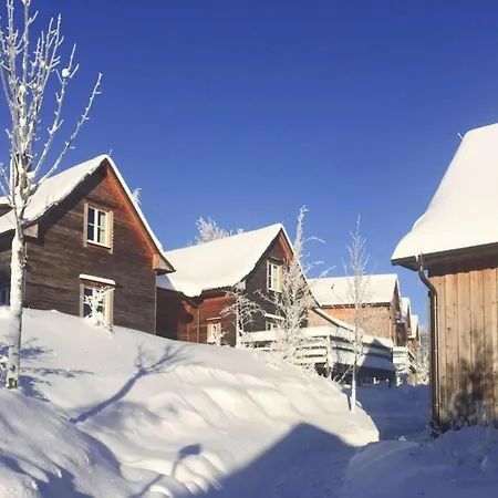 Doppelhaushaelften, 度假居 *